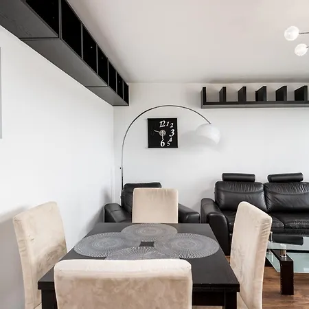 Stojalowskiego 3-bedroom 아파트