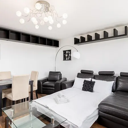 Stojalowskiego 3-bedroom Apartment Krakow