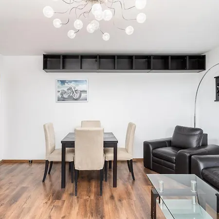 Stojalowskiego 3-bedroom Apartamento Cracóvia